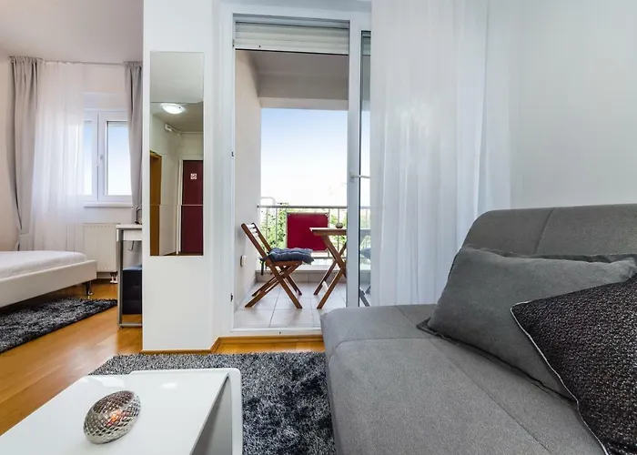 Apartment K & K With Free Garage Zadar