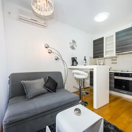 Apartment K & K With Free Garage Zadar