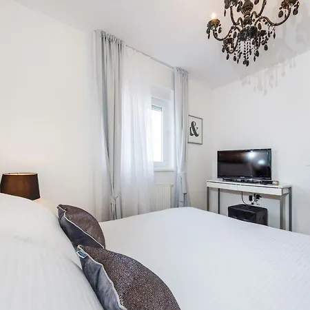 Apartment K & K With Free Garage Zadar