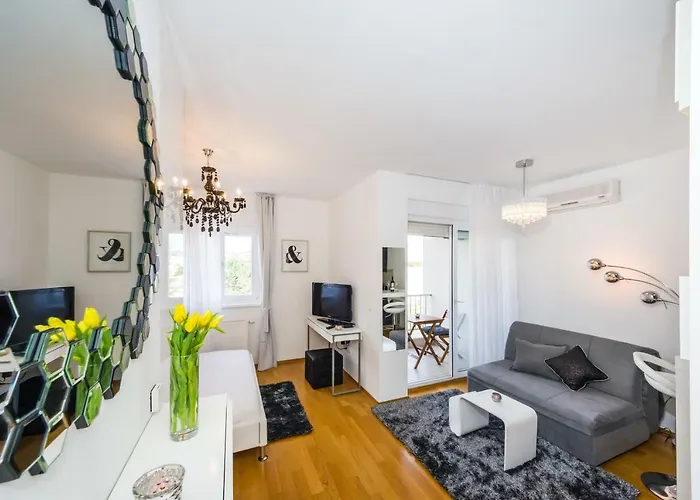 K & K With Free Garage Appartement *